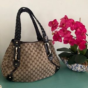 Gucci Medium Shoulder bag -duster and authenticity cards included